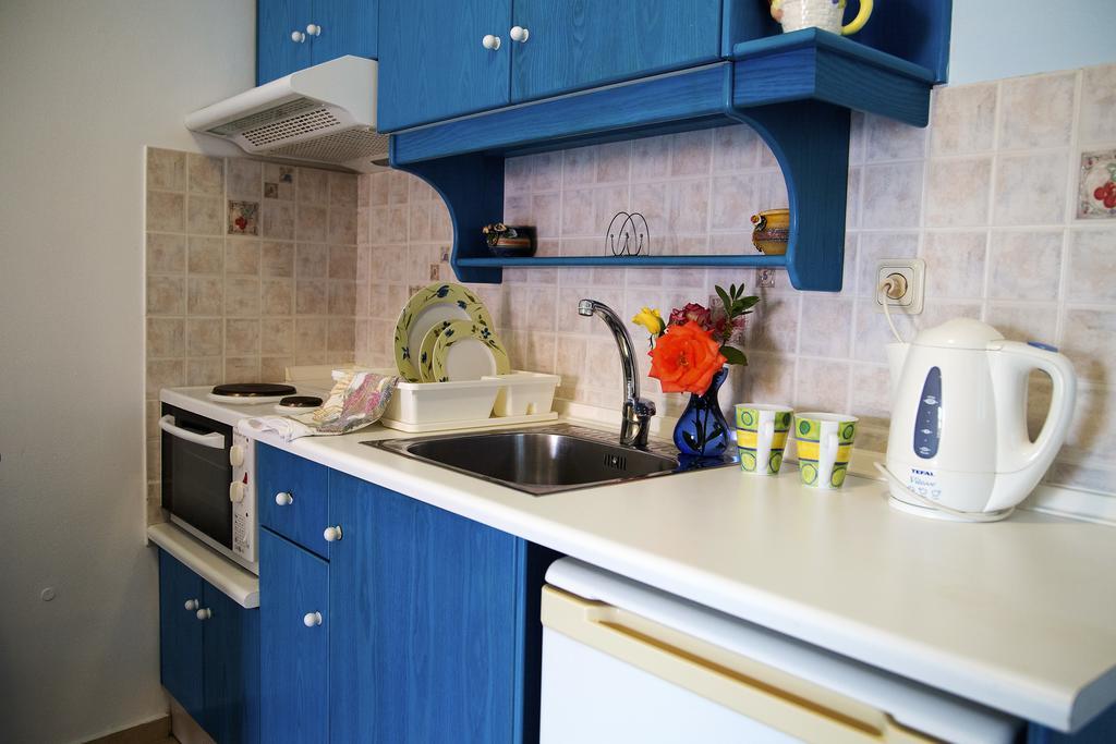 Helen Apartments & Studios Agios Stefanos Avliotes  Bagian luar foto