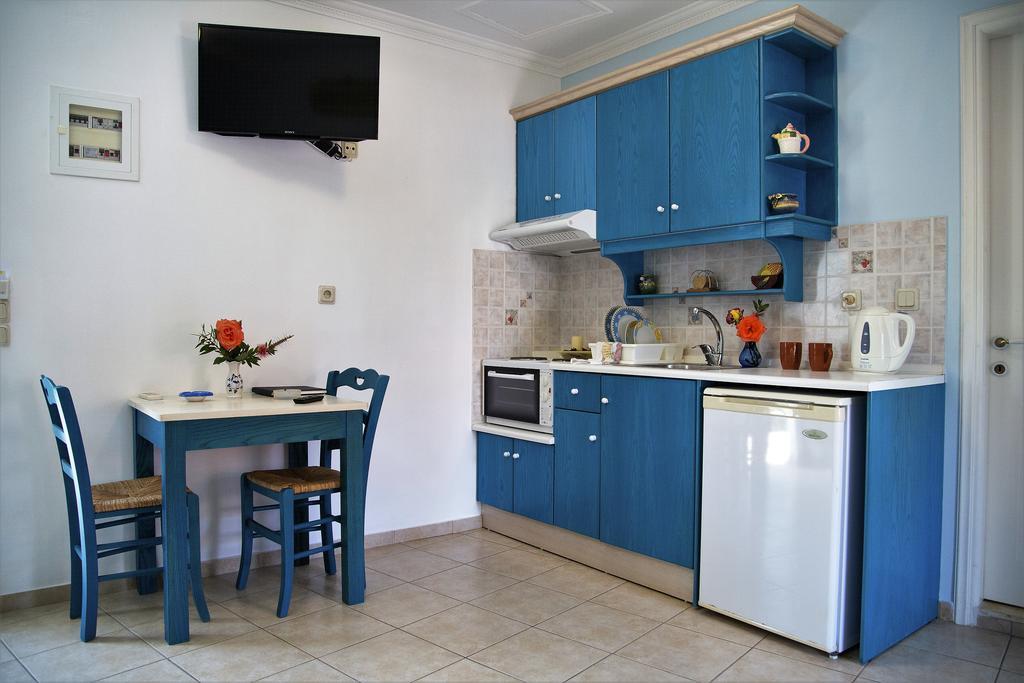 Helen Apartments & Studios Agios Stefanos Avliotes  Bagian luar foto